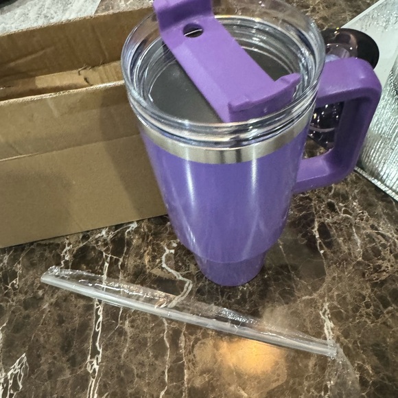 Beautiful Purple 40oz Hot & Cold Cup💜 - Picture 3 of 3